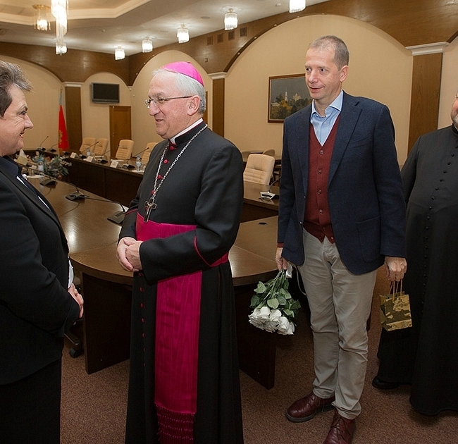  Светлана Орлова встретилась с Апостольским нунцием в России архиепископом Челестино Мильоре